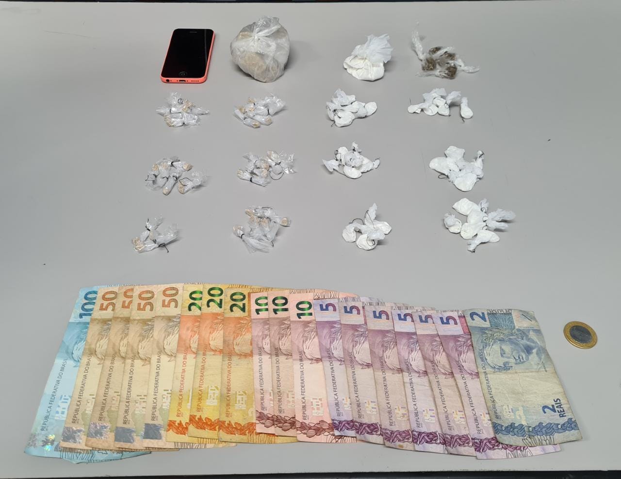 Após denúncia, grupo é preso com drogas e mais de R$ 500 em Manaus