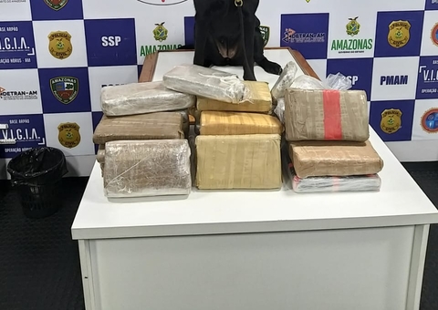 Suspeito é preso com 23 kg de drogas em forro de embarcação no Amazonas