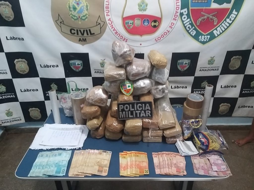 Mulher é presa com 20 kg de drogas ao tentar fugir pela janela no Amazonas