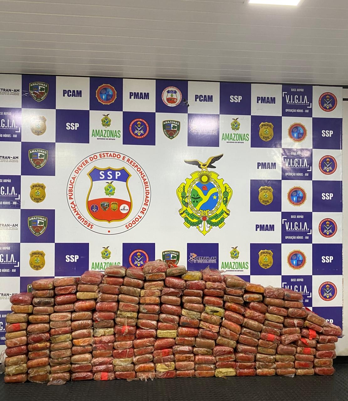 Trio é preso com 200kg de drogas em embarcação no Amazonas