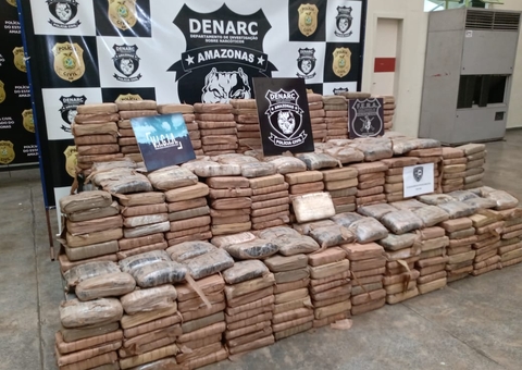 Dupla é presa com 350 kg de skunk em flutuante no Amazonas 