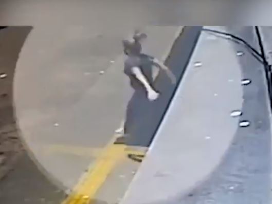  Mulher fratura coluna ao pular de prédio para escapar de estupro