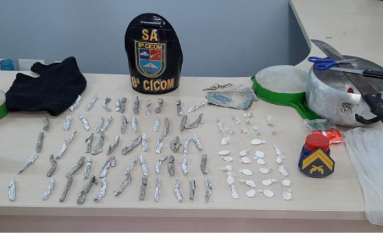 Após fugir da PM, homem é preso com drogas em Manaus