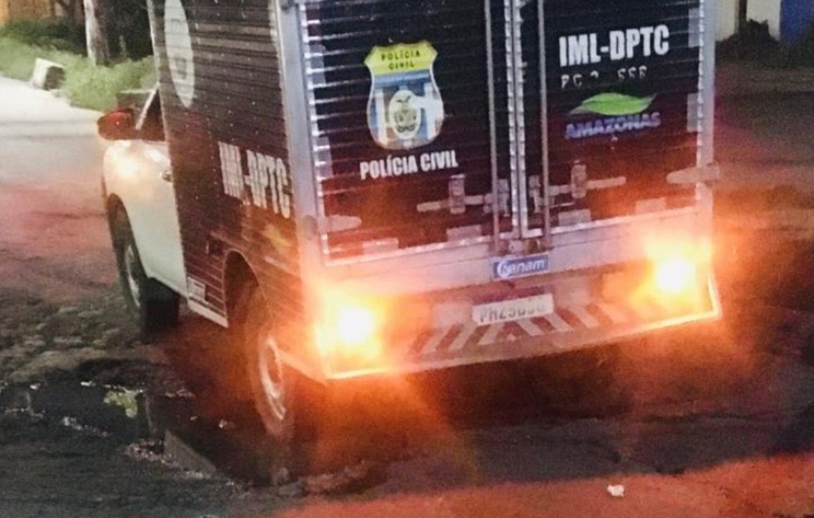 Homem é executado a tiros enquanto caminhava em rua de Manaus