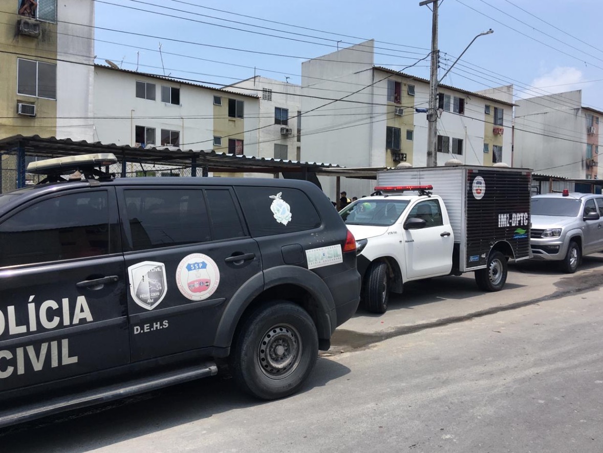 Jovem que matou namorada a facadas em Manaus está em estado grave