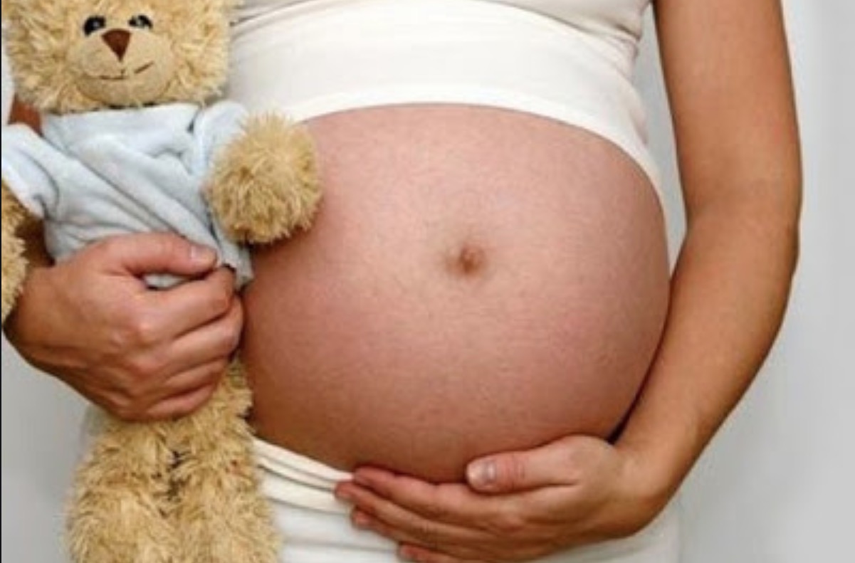 Menina de 12 anos engravida após ser estuprada por homem de 54 anos