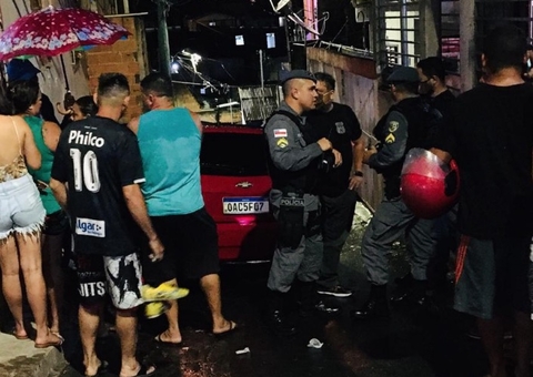 Mulher vê marido ser assassinado dentro de carro em beco de Manaus