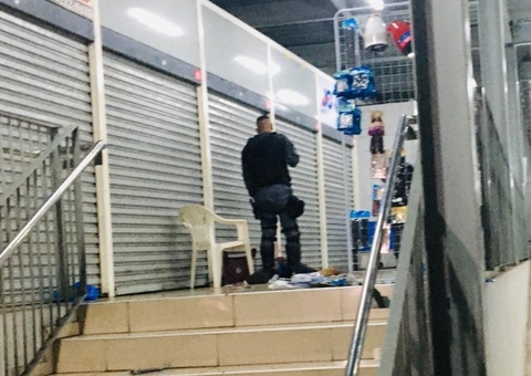 Homem é morto e grávida baleada na Galeria dos Remédios, em Manaus