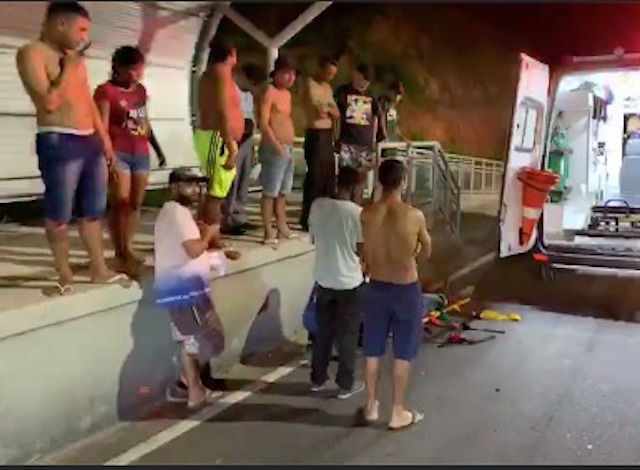 Acidente entre carro e moto deixa duas pessoas feridas em Manaus