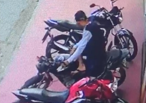 Câmera flagra homem roubando motocicleta estacionada em academia de Manaus
