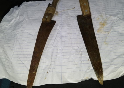 Pai e filho são presos suspeitos de matar homem a facadas no Amazonas 