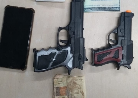 Bêbado, motorista é preso ao apontar arma de brinquedo para PMs em Manaus 