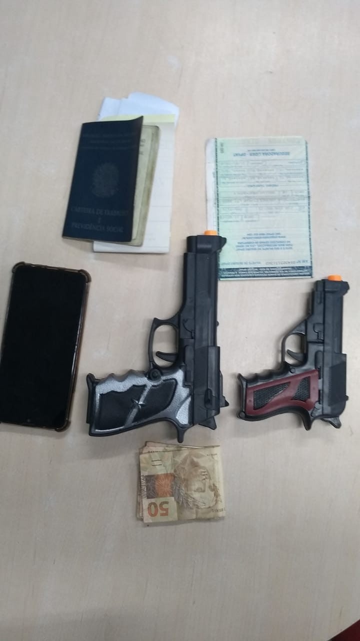 Bêbado, motorista é preso ao apontar arma de brinquedo para PMs em Manaus 