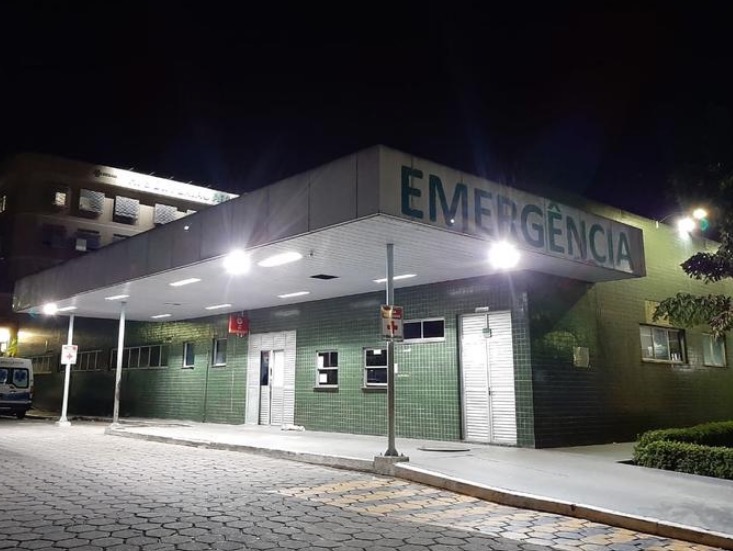 Jovem é baleado por criminosos em área vermelha de Manaus