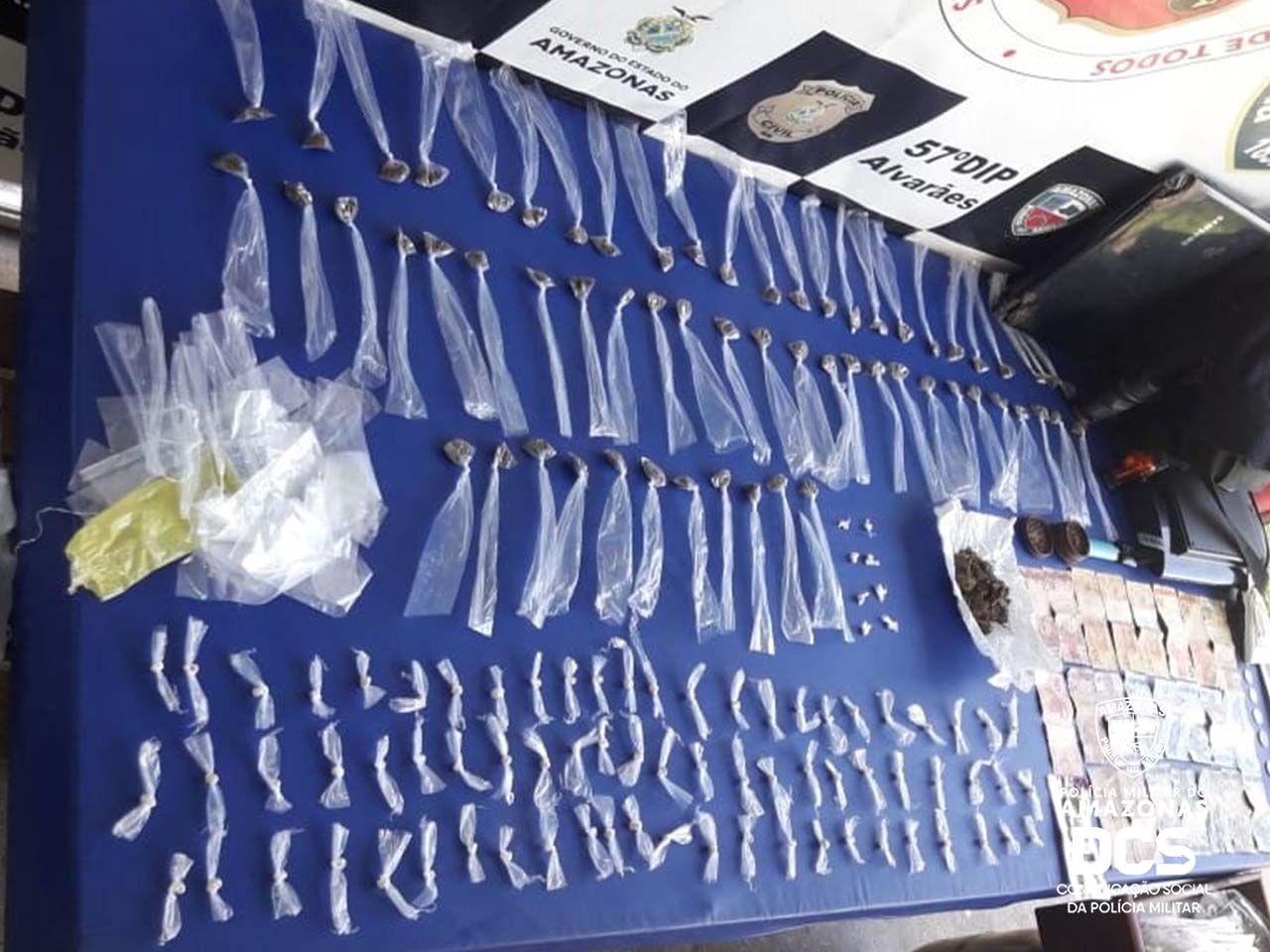 Após denúncias, grupo foge e PM apreende drogas e dinheiro no Amazonas