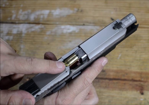 Homem é preso ao sair em rua atirando contra a esposa no Amazonas 