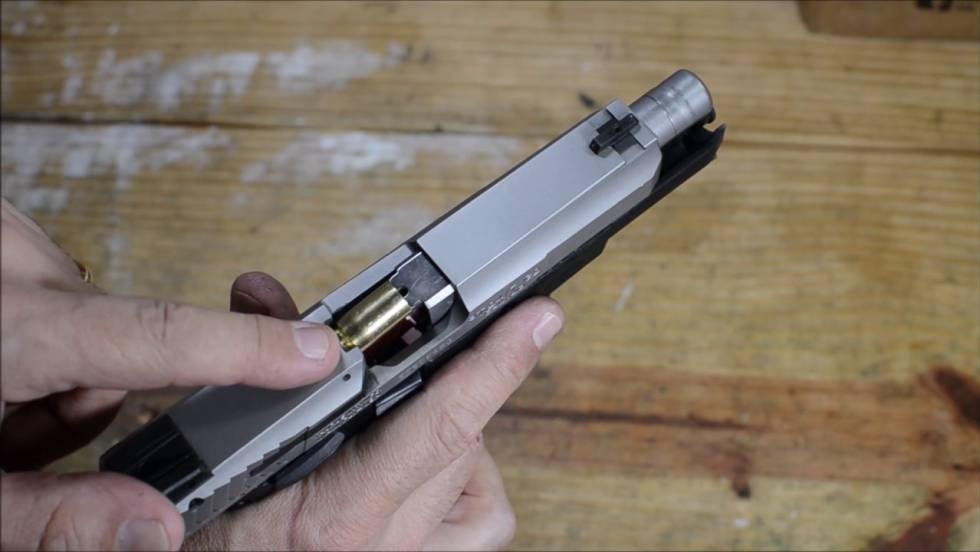 Homem é preso ao sair em rua atirando contra a esposa no Amazonas 