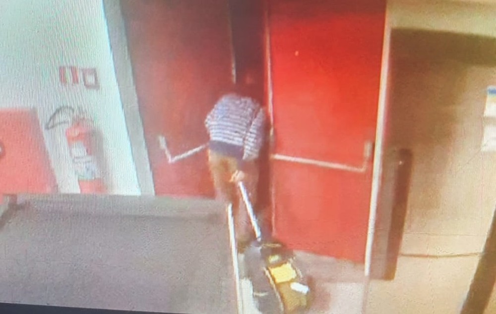 Veja como ficou a Bemol do Manauara após homem furtar dezenas de iPhones