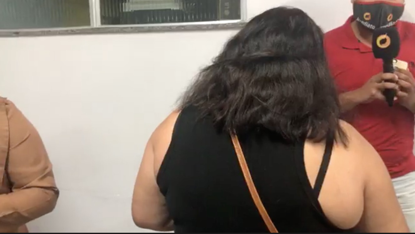 Mulher procura a polícia após cair no golpe do boleto falso em Manaus 