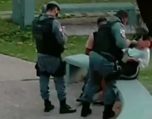 Jornalista é agredida por PM em praça de Manaus; veja vídeo