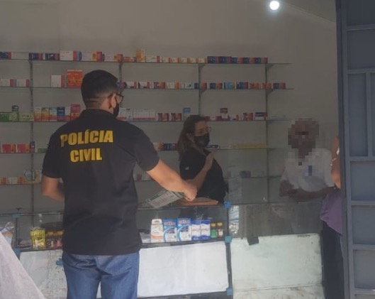Operação fecha drogaria que vendia medicamentos vencidos em Manaus