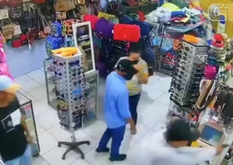 Vídeo: Criminosos matam empresário a tiros dentro de loja em Manaus