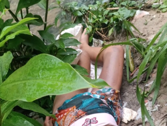 Seminua, jovem é encontrada morta às margens de igarapé em Manaus 