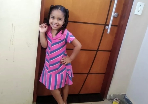 Padrasto joga menina de 5 anos em caixa de papelão após estrangular e matar