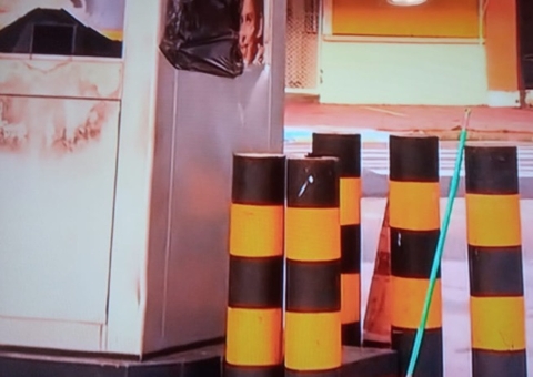 Criminosos explodem cofre e roubam malotes de dinheiro de posto em Manaus