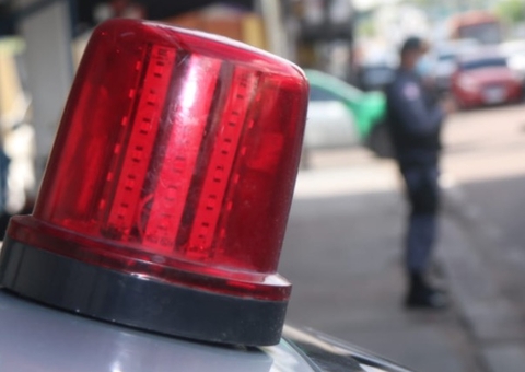 Jovem morre e mulher pode ter perna amputada após levar tiros em Manaus