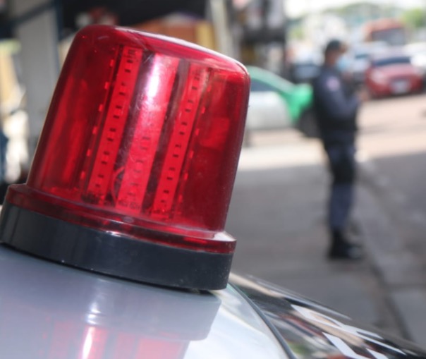 Jovem morre e mulher pode ter perna amputada após levar tiros em Manaus