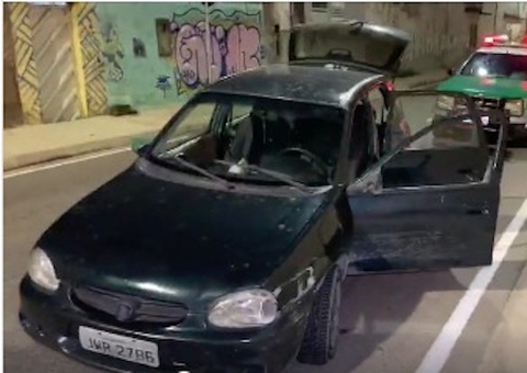 Carro roubado com faca na ignição é encontrado em Manaus