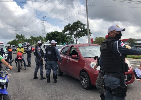 Toque de recolher: 33 carros e 15 motos são apreendidos em Manaus