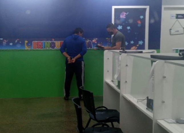 Adolescente diz que foi agredida pela mãe ao denunciar estupro em Manaus