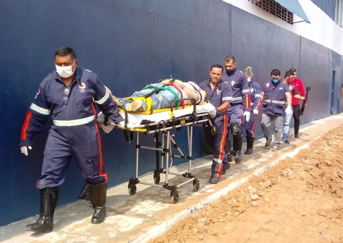 Homem tenta matar trabalhador com retroescavadeira em Manaus