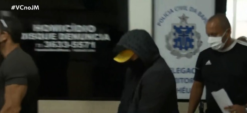 Homem filmado agredindo mulher em Ilhéus se entrega à polícia 