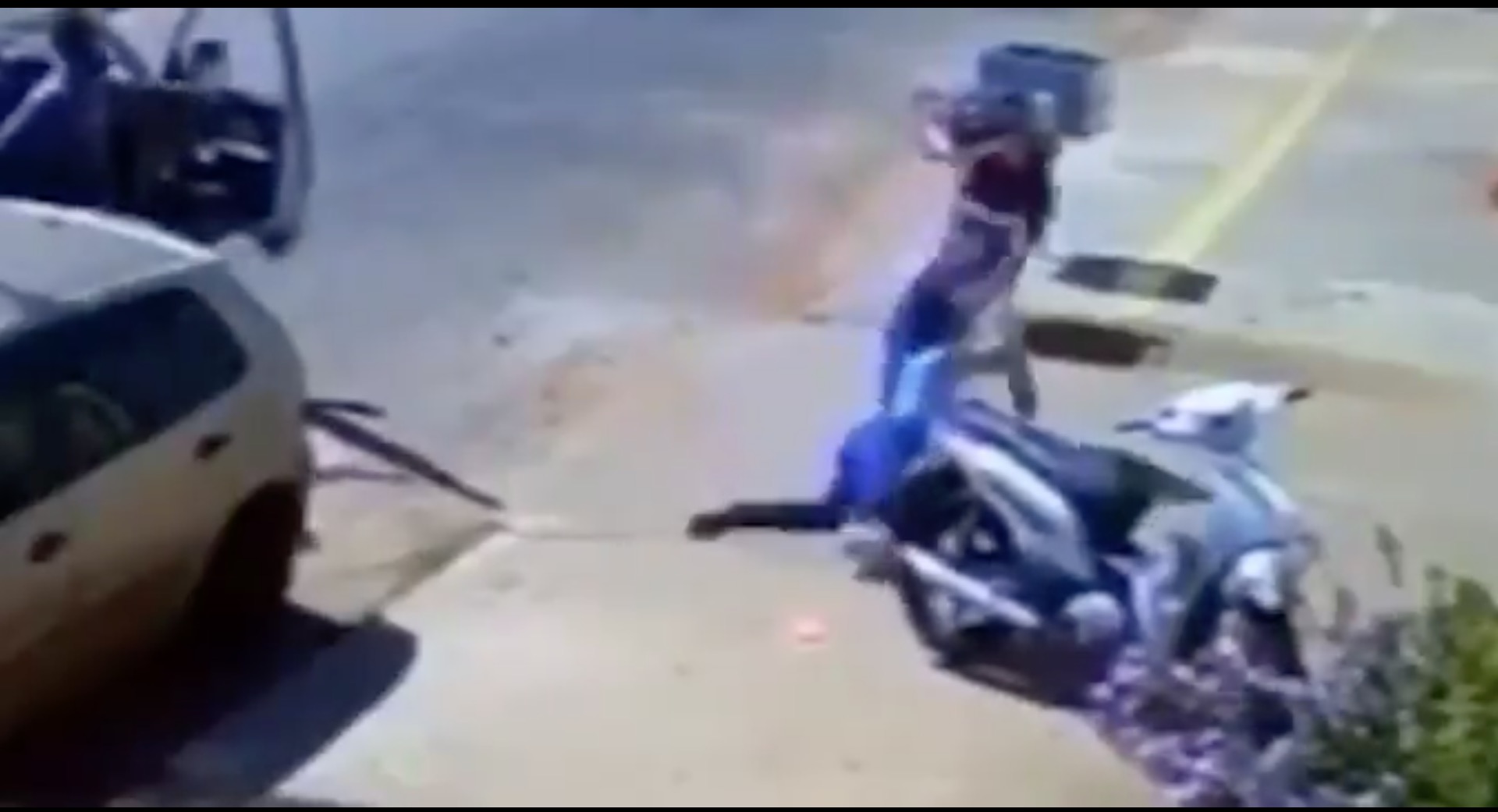 Vídeo: Homem é preso após tentar atropelar ex-mulher com caminhão