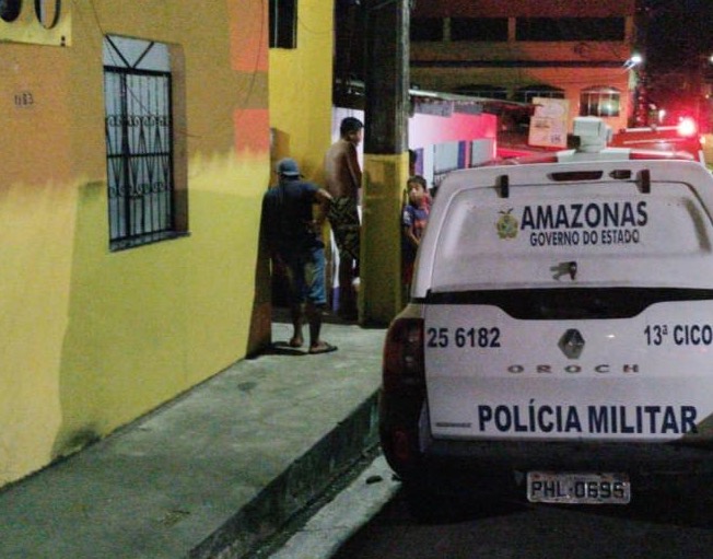 Homem é morto por supostos 'amigos' dentro de kitnet em Manaus