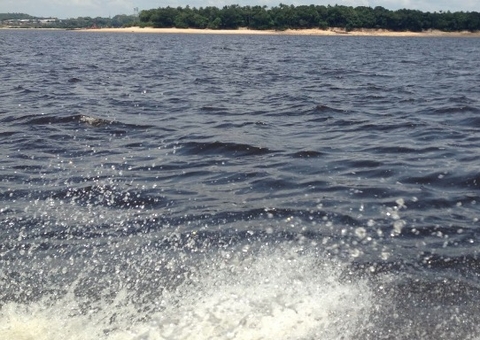 Idoso morre em hospital após ser encontrado em canoa no Rio Negro