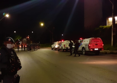 Moradores fazem manifestação após jovem ser morto por suposto PM em Manaus