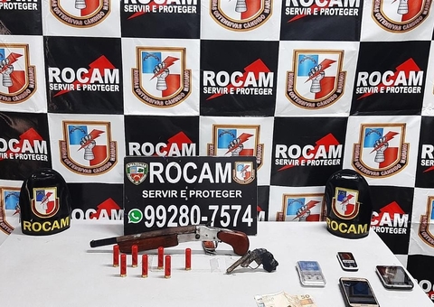 Irmãos são presos com armas e munições em quitinete de Manaus 