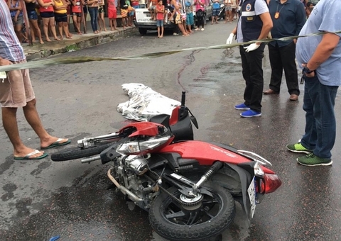 Motorista de caminhão que atropelou e matou motociclista é preso em Manaus 