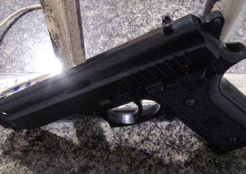 Novinhas são detidas ao tentar roubar salão de beleza em Manaus 