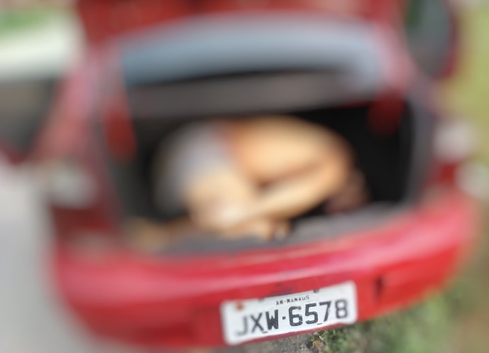 Homem é encontrado morto em porta-malas de carro em Manaus