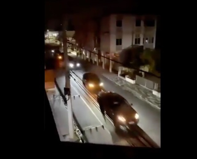 Grupo foge em comboio após assalto a bancos em Criciúma; cena de terror