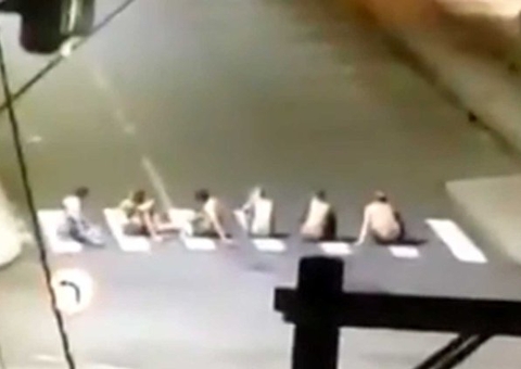 Bandidos fazem reféns de escudo humano durante assalto a banco em Criciúma