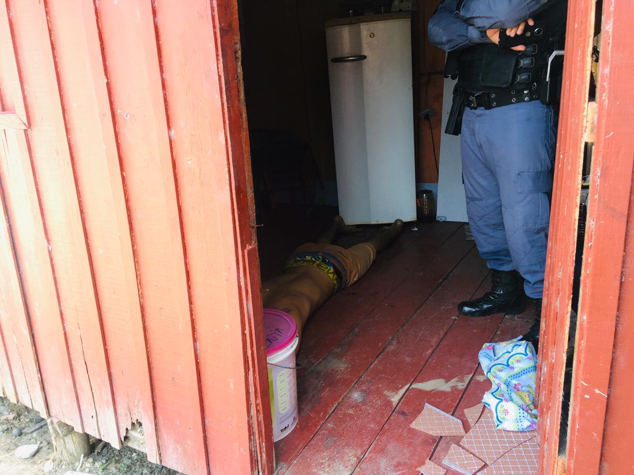 Jovem é perseguido e executado a tiros dentro de casa em Manaus