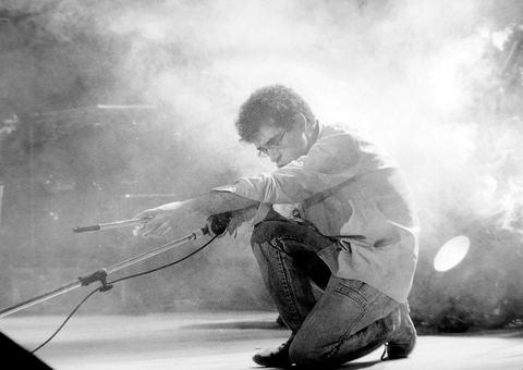 Polícia faz busca por músicas inéditas de Renato Russo em estúdio no RJ