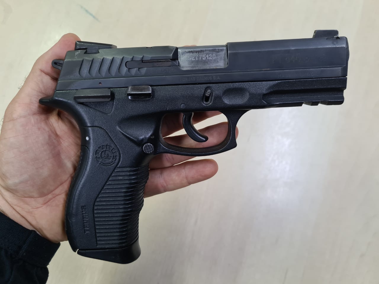 Após denúncia, 'Chumbinho' é preso ostentando pistola em avenida de Manaus