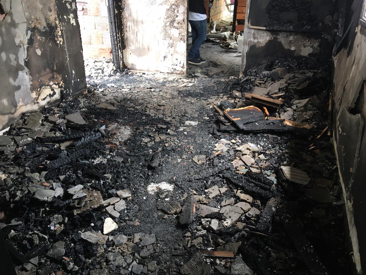 Grupo incendeia casa do suspeito de matar homem durante discussão em Manaus